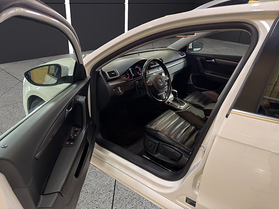 Volkswagen Passat 18 of 30