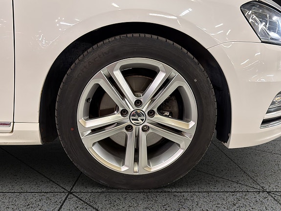 Volkswagen Passat 15 of 30