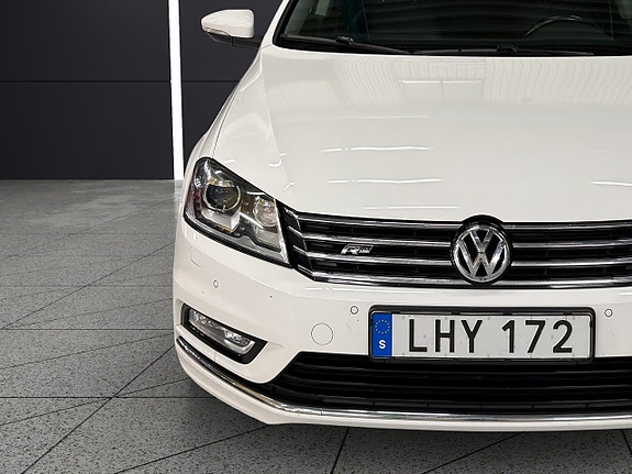Volkswagen Passat 10 of 30