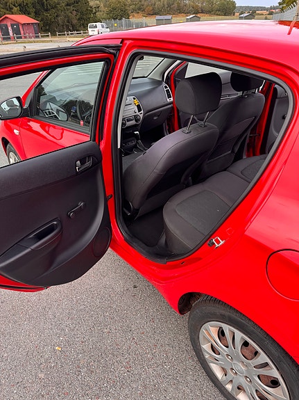 Hyundai i20 10 of 13