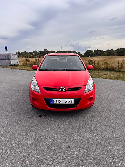 Hyundai i20 2 of 13
