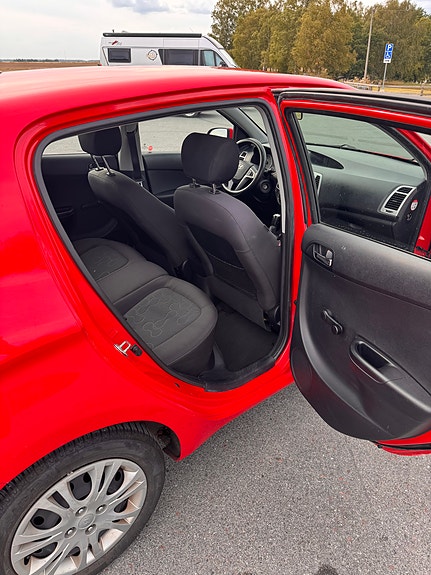 Hyundai i20 8 of 13