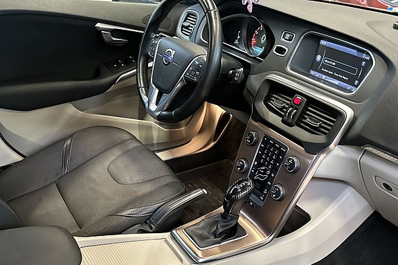 Volvo V40 Cross Country 10 of 19