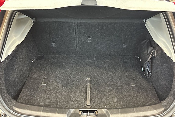 Volvo V40 Cross Country 12 of 19