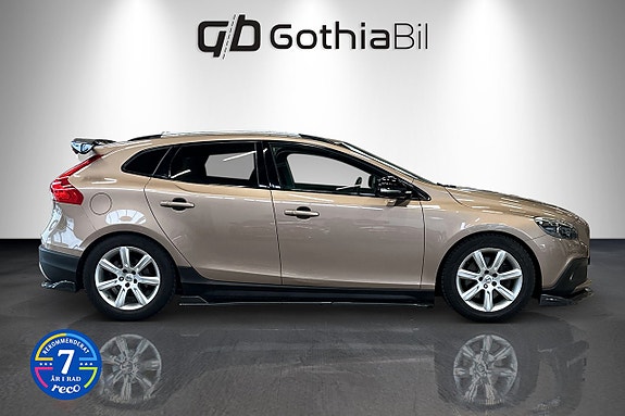 Volvo V40 Cross Country 4 of 19