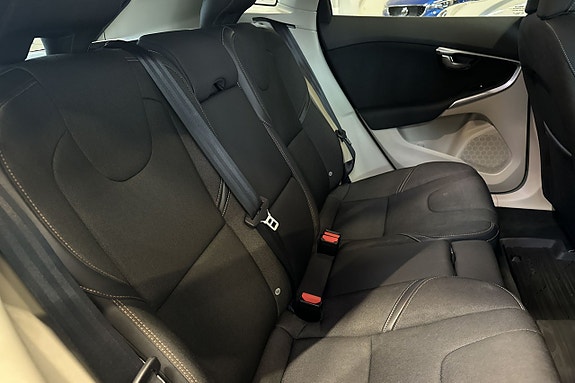 Volvo V40 Cross Country 11 of 19