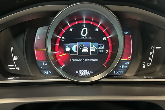 Volvo V40 Cross Country 14 of 19
