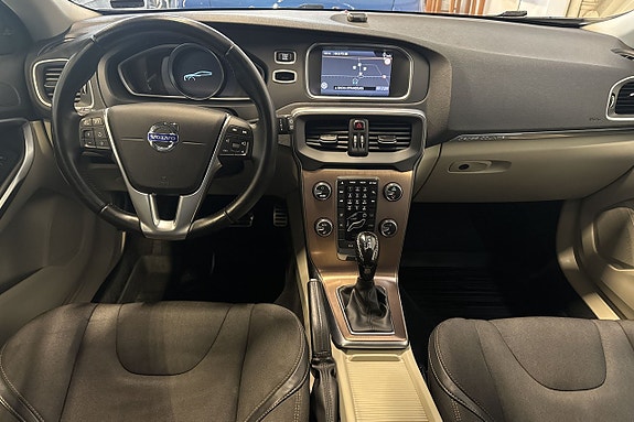 Volvo V40 Cross Country 13 of 19