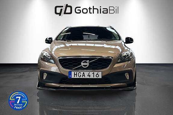 Volvo V40 Cross Country 2 of 19