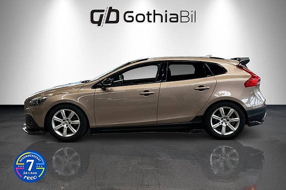 Volvo V40 Cross Country 8 of 19