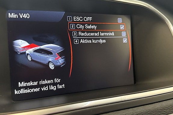 Volvo V40 Cross Country 17 of 19