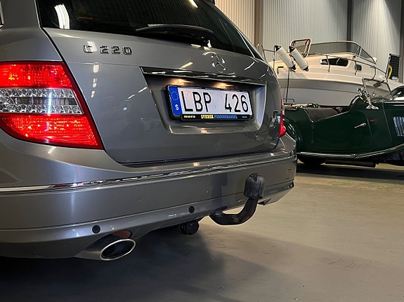 Mercedes-Benz C220 8 of 27