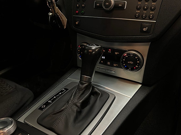Mercedes-Benz C220 25 of 27