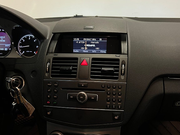 Mercedes-Benz C220 21 of 27