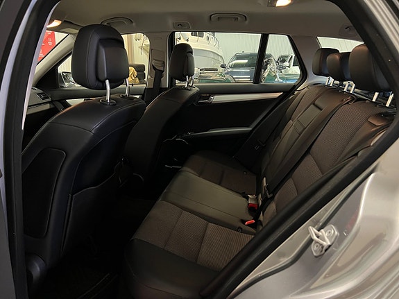 Mercedes-Benz C220 15 of 27
