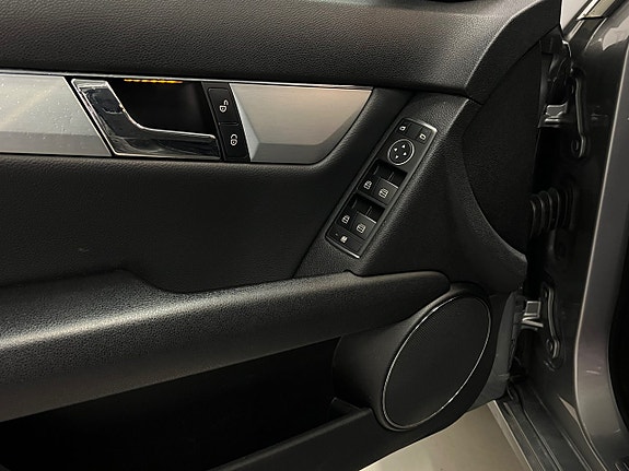 Mercedes-Benz C220 16 of 27
