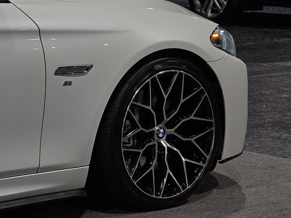BMW M550d 5 of 28