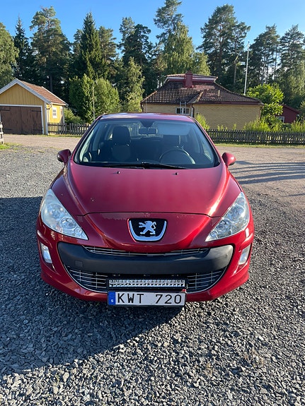 Peugeot 308 2 of 10