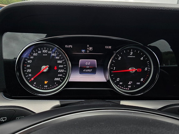 Mercedes-Benz E220 11 of 11