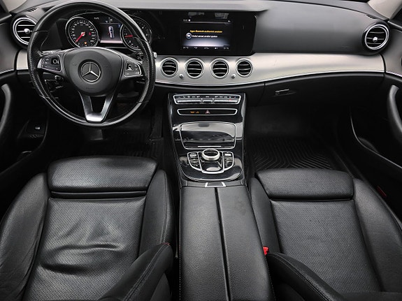 Mercedes-Benz E220 7 of 11