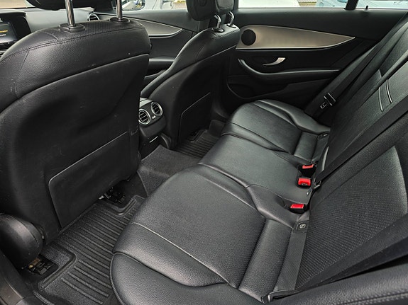 Mercedes-Benz E220 6 of 11