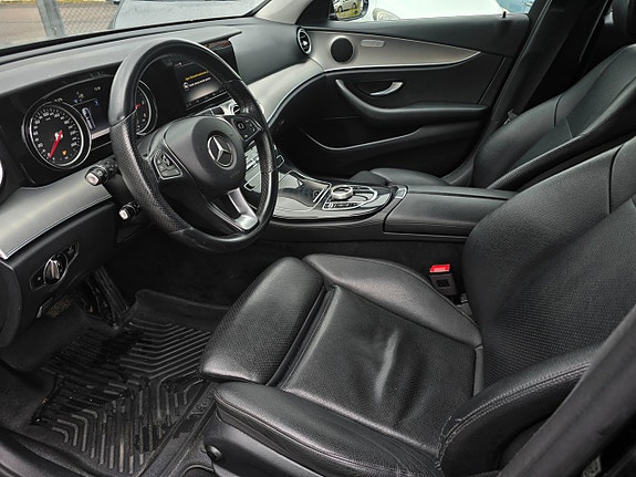 Mercedes-Benz E220 5 of 11