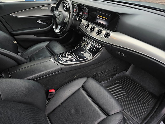 Mercedes-Benz E220 8 of 11