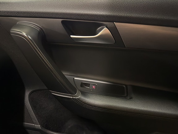 Volkswagen Passat 28 of 30