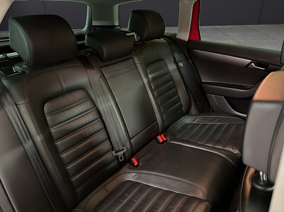 Volkswagen Passat 22 of 30