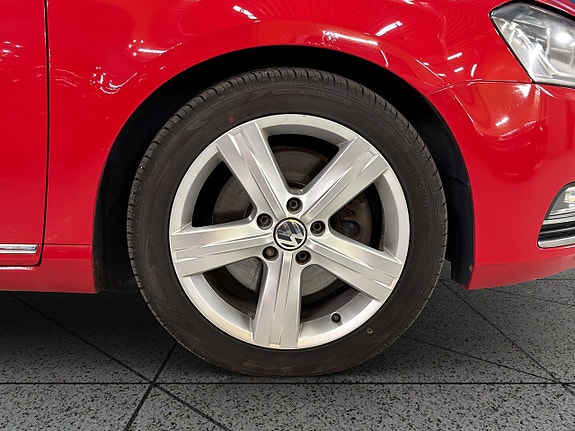 Volkswagen Passat 16 of 30