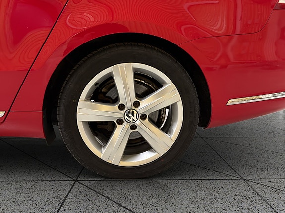 Volkswagen Passat 14 of 30
