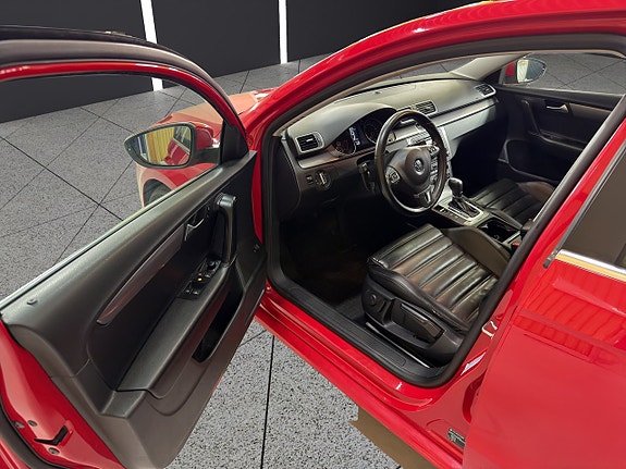 Volkswagen Passat 18 of 30