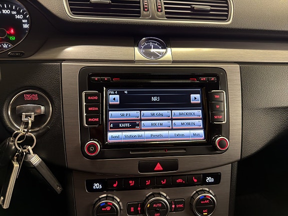 Volkswagen Passat 30 of 30