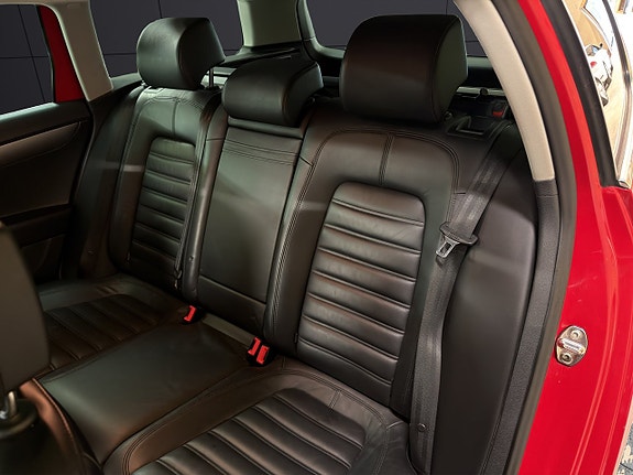 Volkswagen Passat 23 of 30