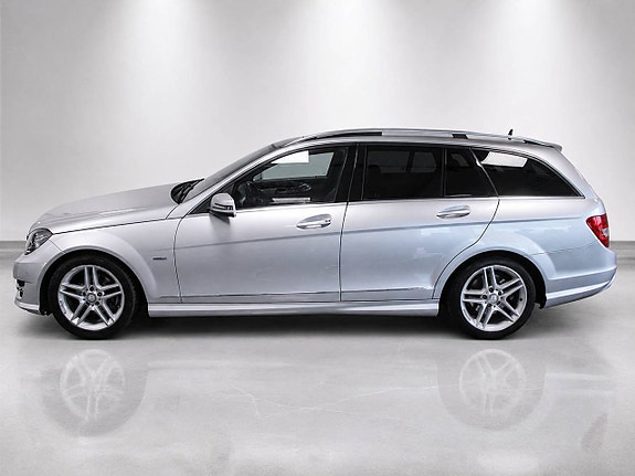 Mercedes-Benz C220 2 of 14