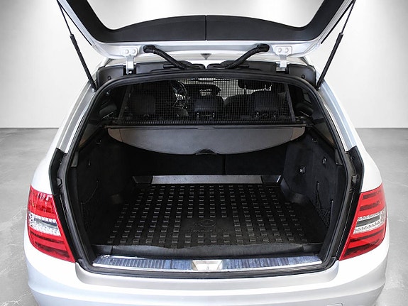 Mercedes-Benz C220 6 of 14