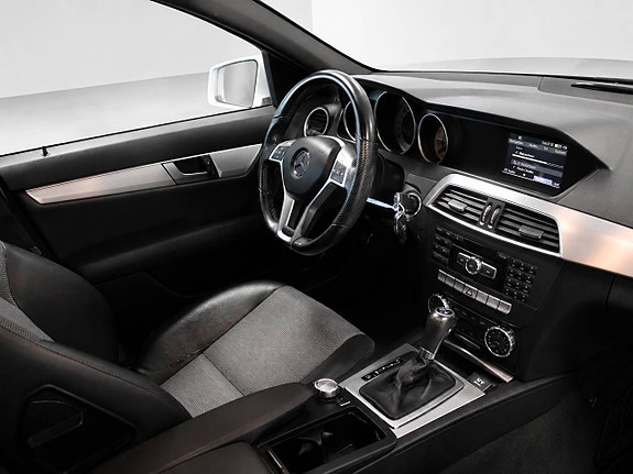 Mercedes-Benz C220 9 of 14