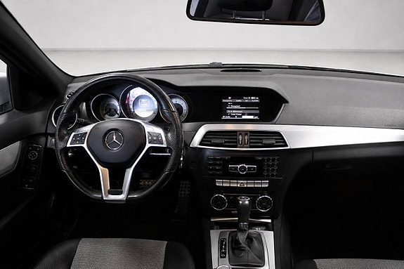 Mercedes-Benz C220 10 of 14