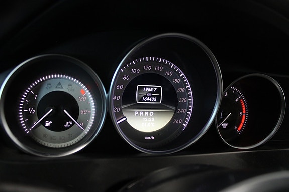 Mercedes-Benz C220 11 of 14