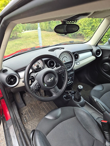 MINI Cooper 9 of 12