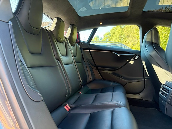Tesla Model S 12 of 28