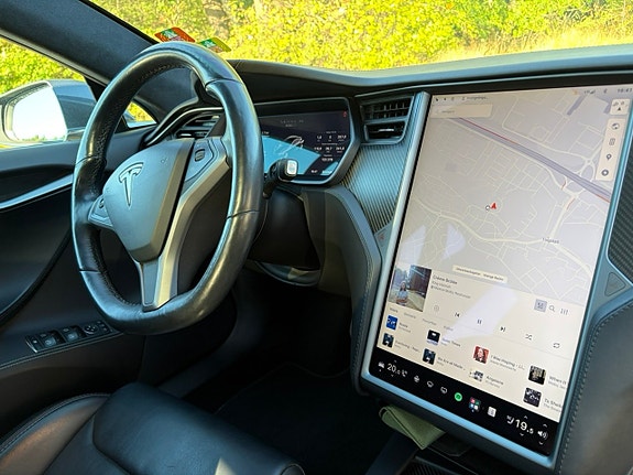 Tesla Model S 14 of 28