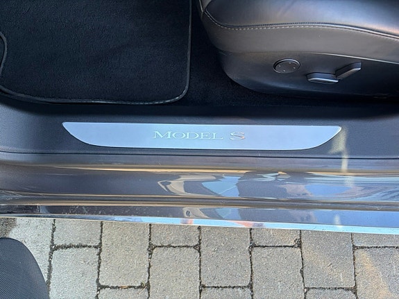 Tesla Model S 9 of 28
