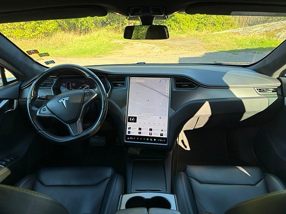 Tesla Model S 10 of 28