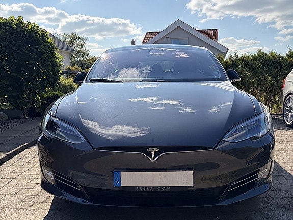 Tesla Model S 21 of 28