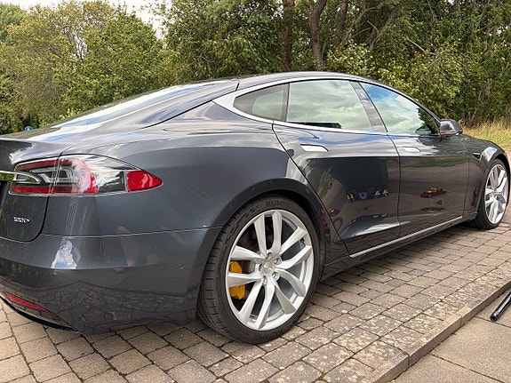 Tesla Model S 4 of 28