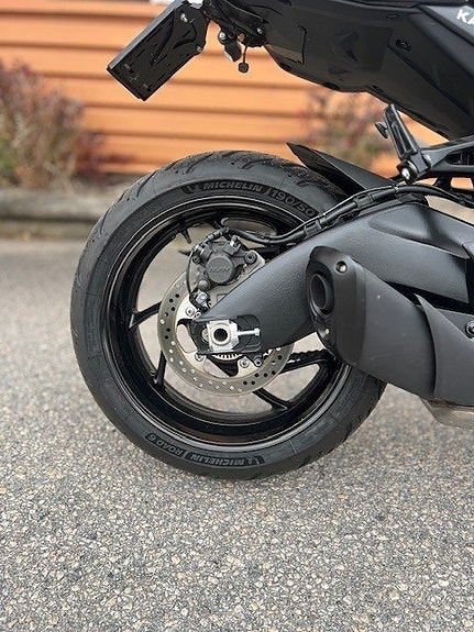Suzuki GSX-S1000 Katana 9 of 13