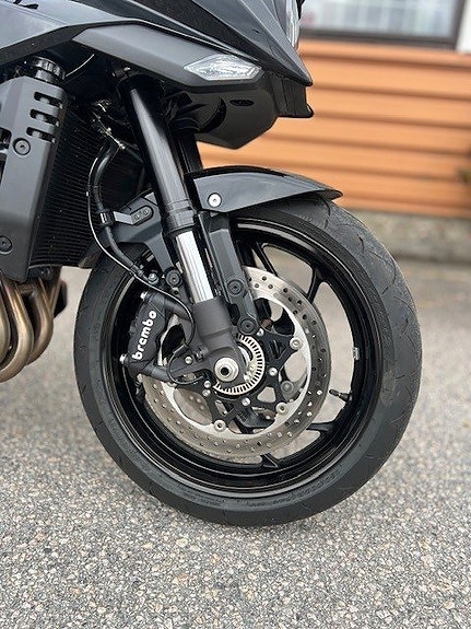 Suzuki GSX-S1000 Katana 11 of 13