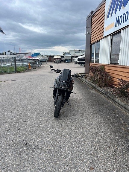 Suzuki GSX-S1000 Katana 2 of 13