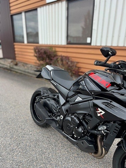 Suzuki GSX-S1000 Katana 3 of 13